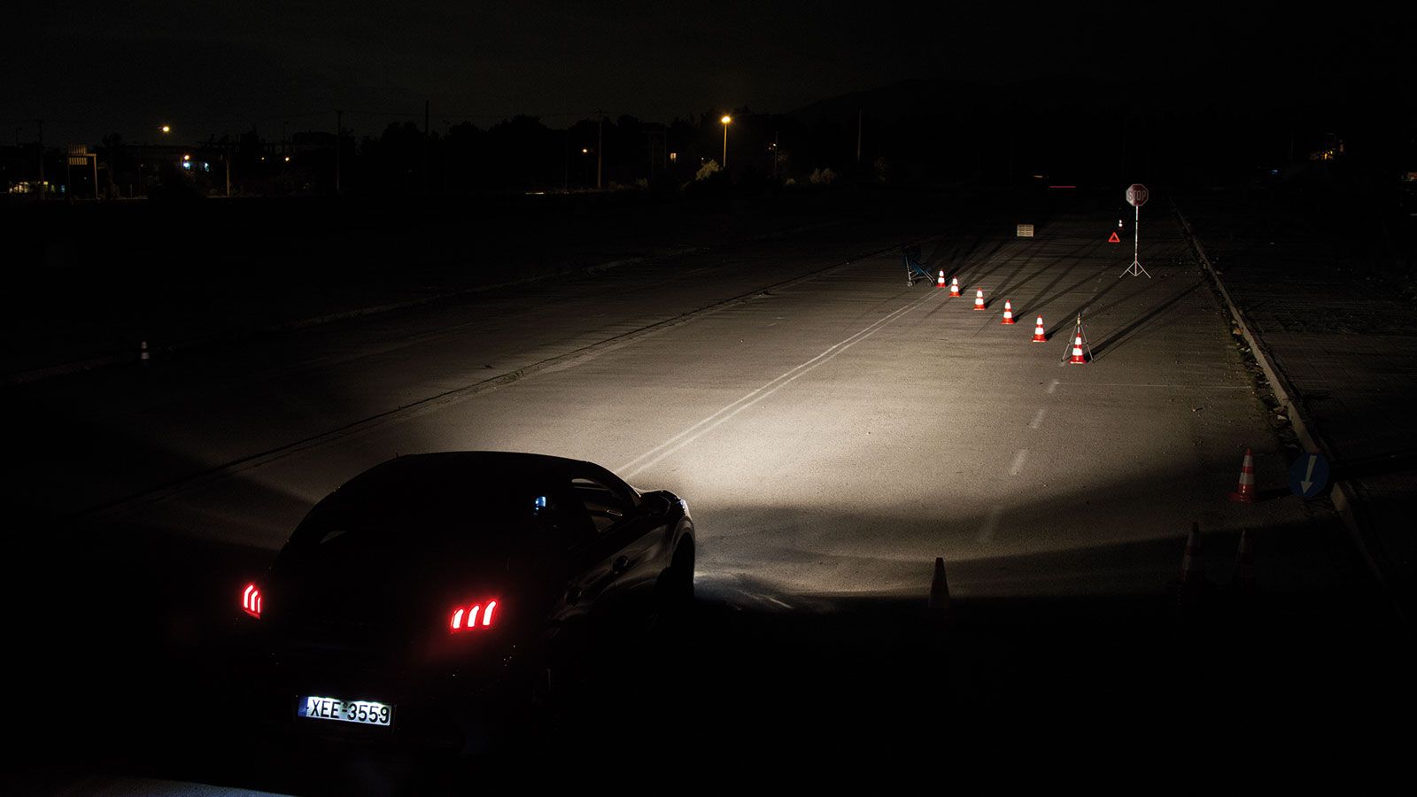 Το Peugeot 208 προσφέρει επαρκή και δυνατό φωτισμό από την αρχή, χωρίς να κουράζει τον οδηγό του φωτίζοντας και όλα τα εμπόδια σε ικανοποιητικό βαθμό.