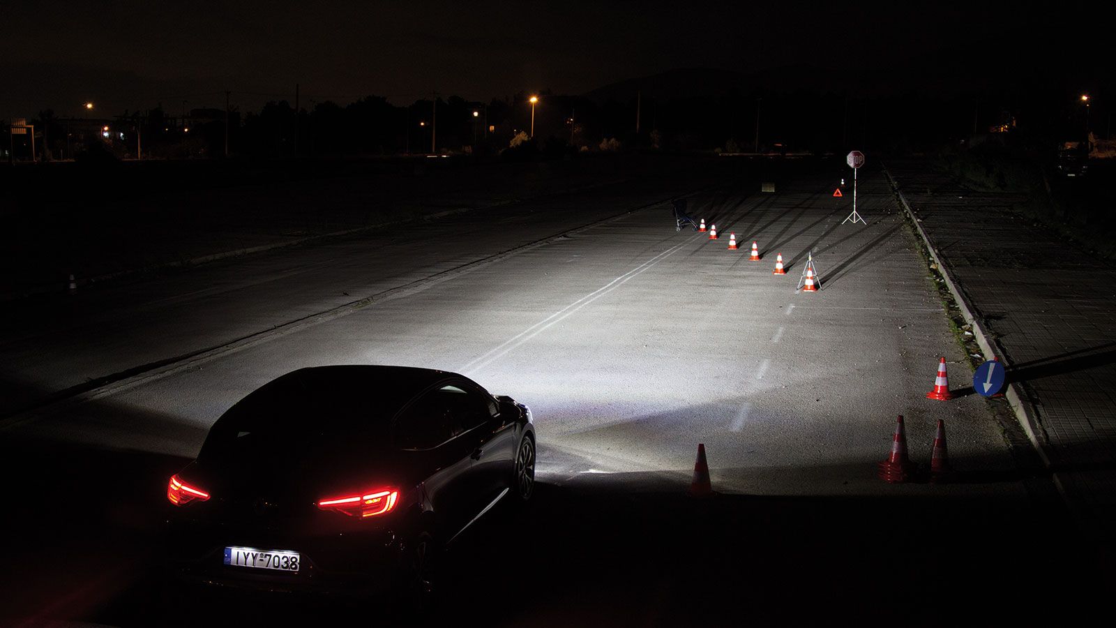 Πλούσιος, έντονος αλλά και ξεκούραστος είναι ο λευκός φωτισμός που προσφέρουν τα στάνταρ LED Pure Vision φωτιστικά σώματα του νέου Renault Clio. 