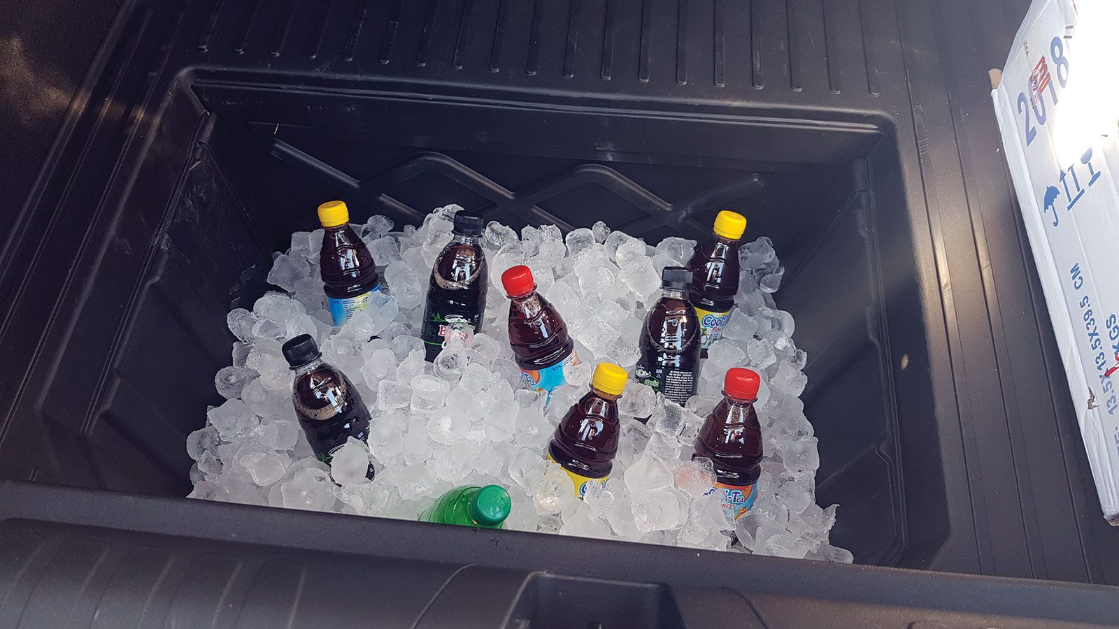 Στα 401 λτ. ο χώρος αποσκευών της υβριδικής έκδοσης. Το Magicbox των 80 λτ. μπορεί να φανεί εξαιρετικά χρήσιμο για τους χομπίστες ή τους λάτρες των απ