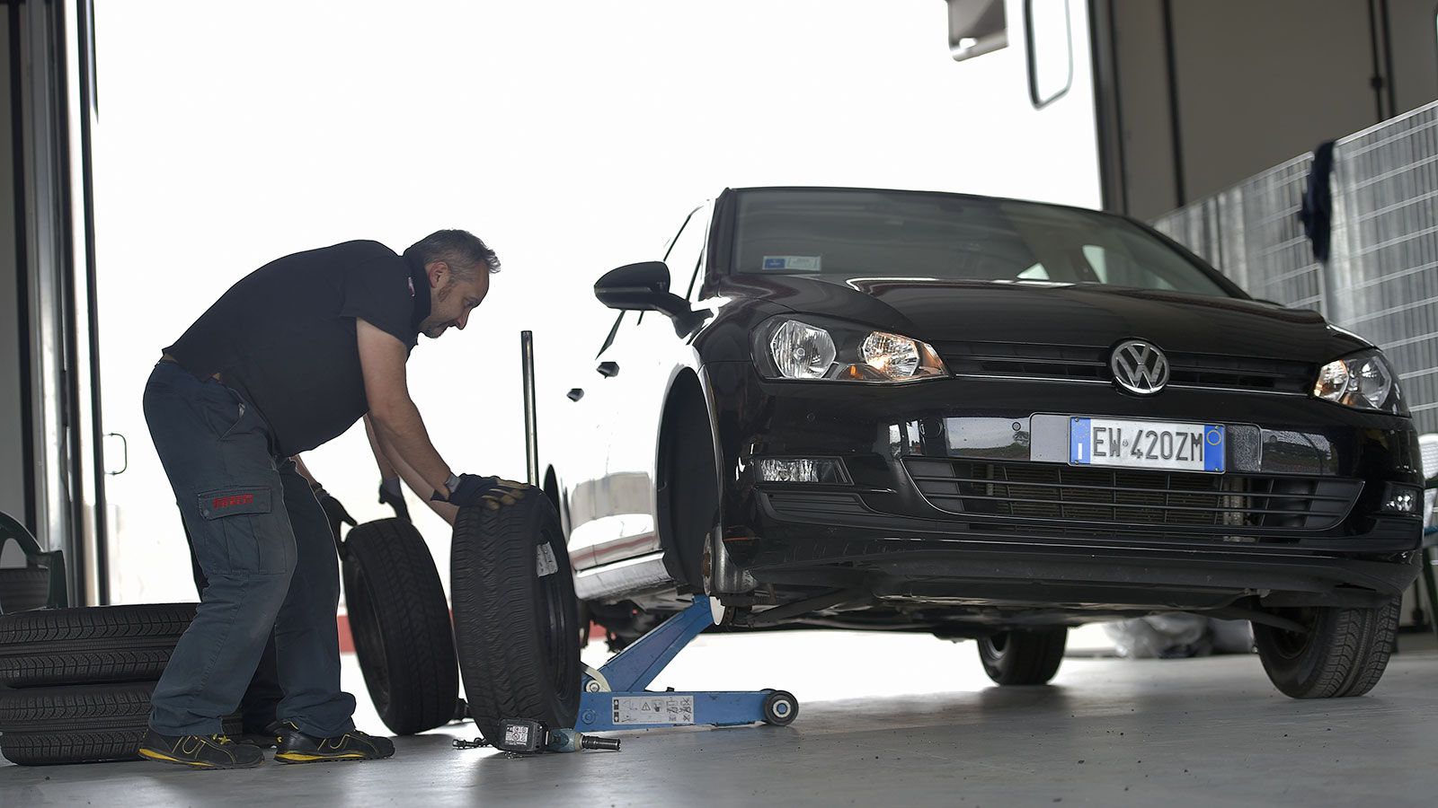Ξέρεις τι χρειάζεται να `χεις για να αλλάξεις λάστιχο;