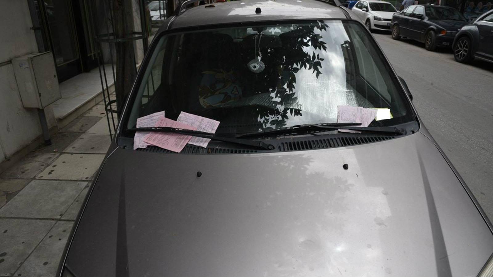 Aυτοκίνητο στην Λάρισα κάνει συλλογή από κλήσεις
