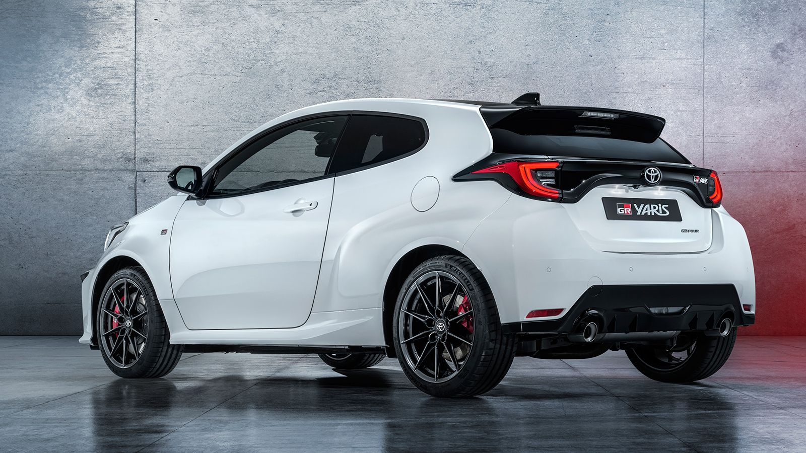 Με εντυπωσιακή εμφάνιση, 4κίνηση και 261 ίππους, το GR Yaris κάνει τη διαφορά στην γκάμα του και φέρνει σε δύσκολη θέση τον ανταγωνισμό.