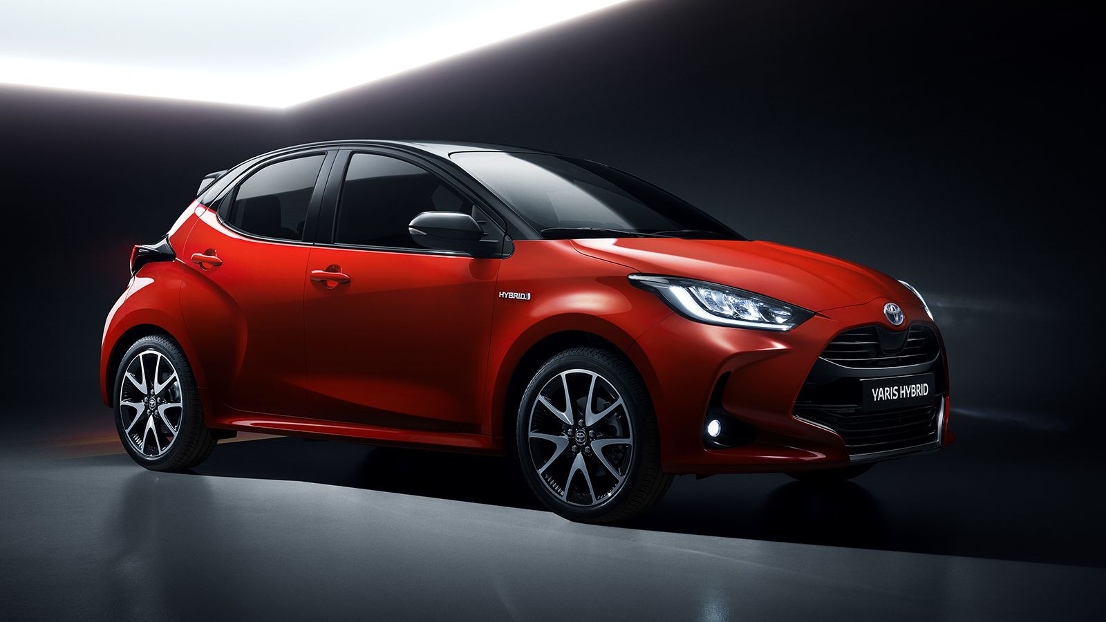 «Καθαρές» γραμμές, υψηλή ποιότητα κατασκευής και εξαιρετική εργονομία χαρακτηρίζουν την καμπίνα του νέου Toyota Yaris η οποία προβάλλει και ένα πιο οδ