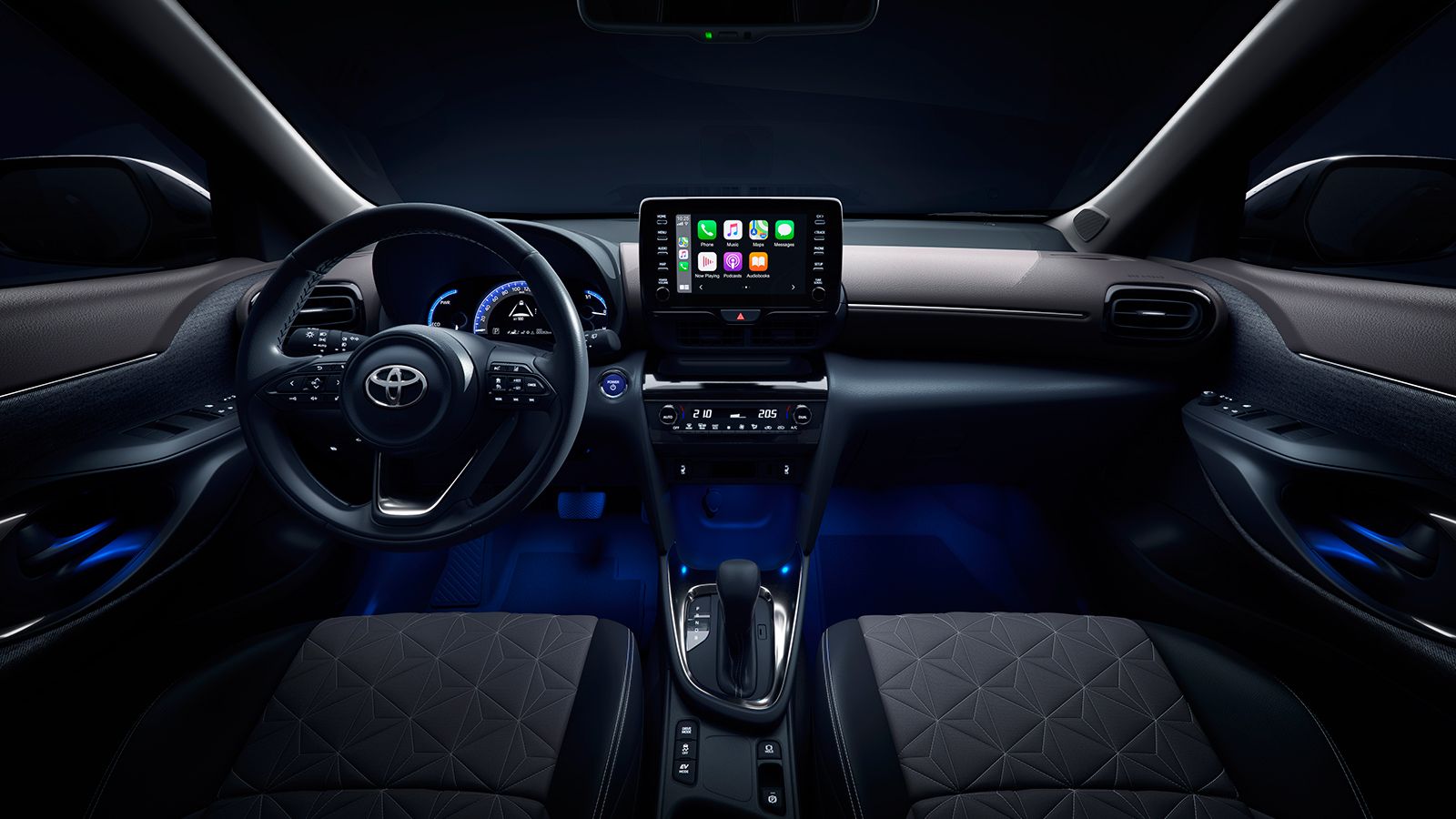 Το εσωτερικό του νέου Yaris Cross ακολουθεί τα σχεδιαστικά μονοπάτια του Yaris αλλά και του μεγαλύτερου C-HR. 