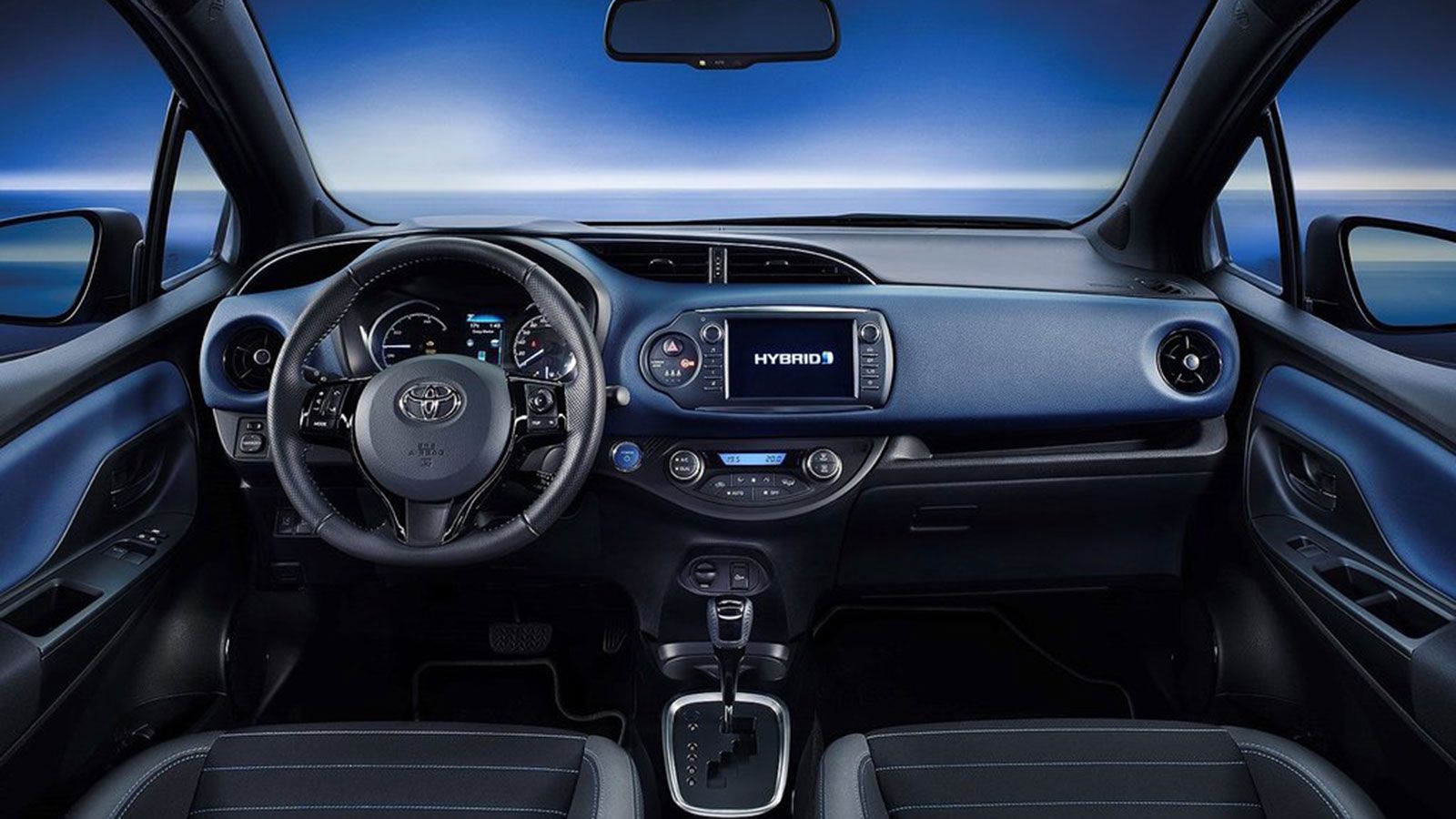 Το Toyota Yaris είναι από τα πρώτα μικρά  με αυξημένες δυνατότητες συνδεσιμότητας. Η ποιότητα και το φινίρισμά του ξεχωρίζουν, ενώ  σημείο αναφοράς εί