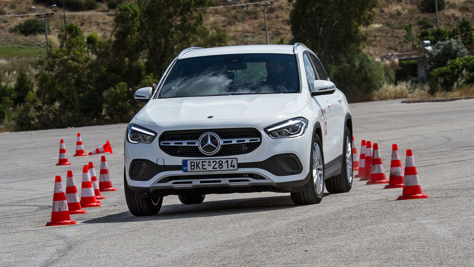 Το σύστημα διεύθυνσης της GLA είναι άμεσο και μόνο στην ταχύτητα που δεν τα κατάφερνε έδειχνε μια μικρή ασάφεια που επηρέαζε με τη σειρά της την διατή