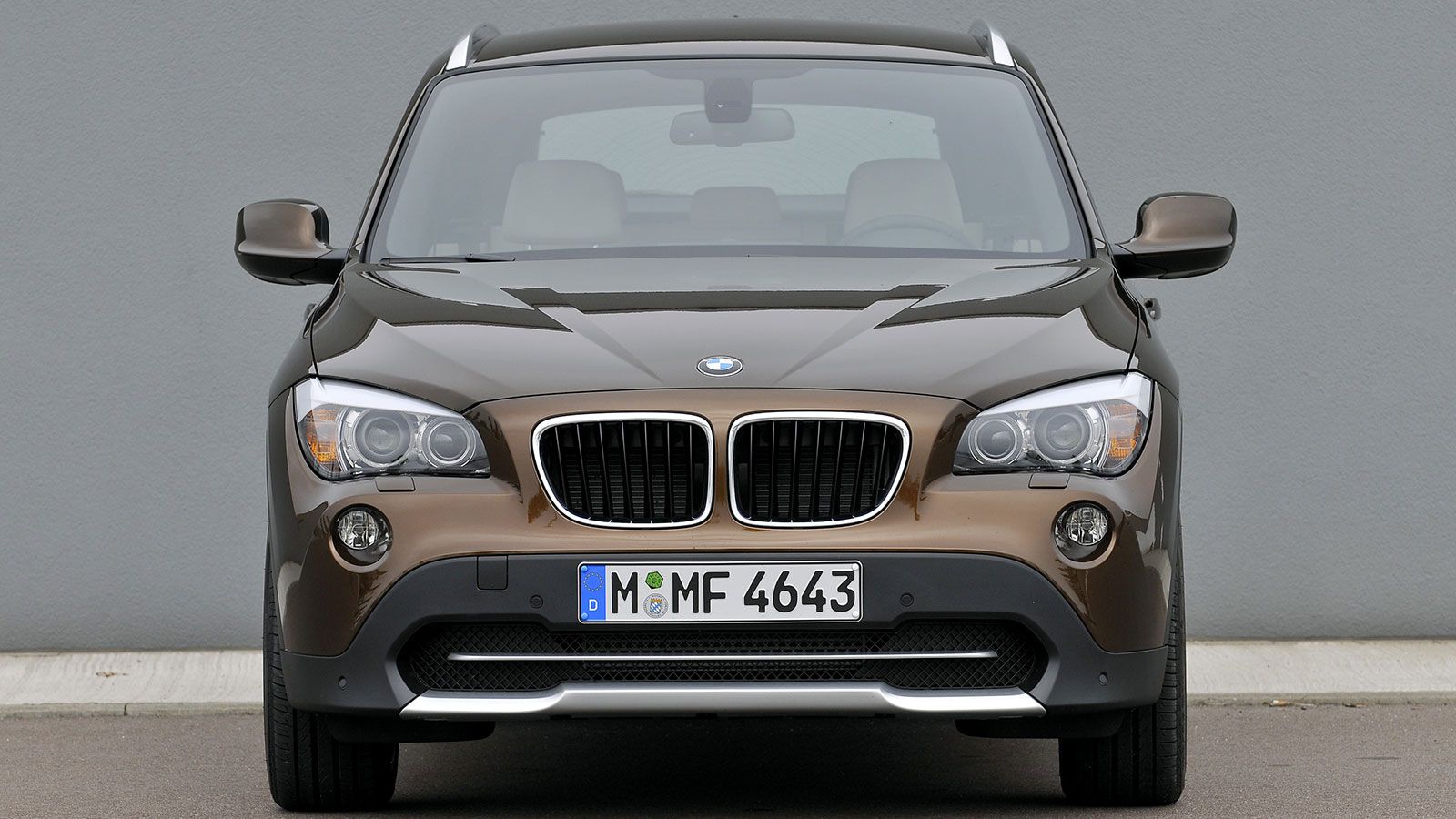 1η ΓΕΝΙΑ: Στη βάση της 3άρας Touring Έκανε την αρχή το 2009. Βασίστηκε στη Σειρά 3 Touring και είχε περίεργες αναλογίες. Και εξαιτίας της ακριβής τεχν