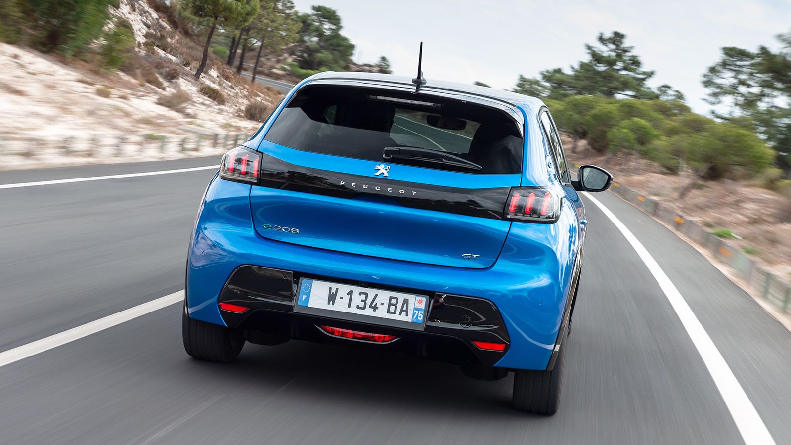 Peugeot e-208 Vs Renault Zoe