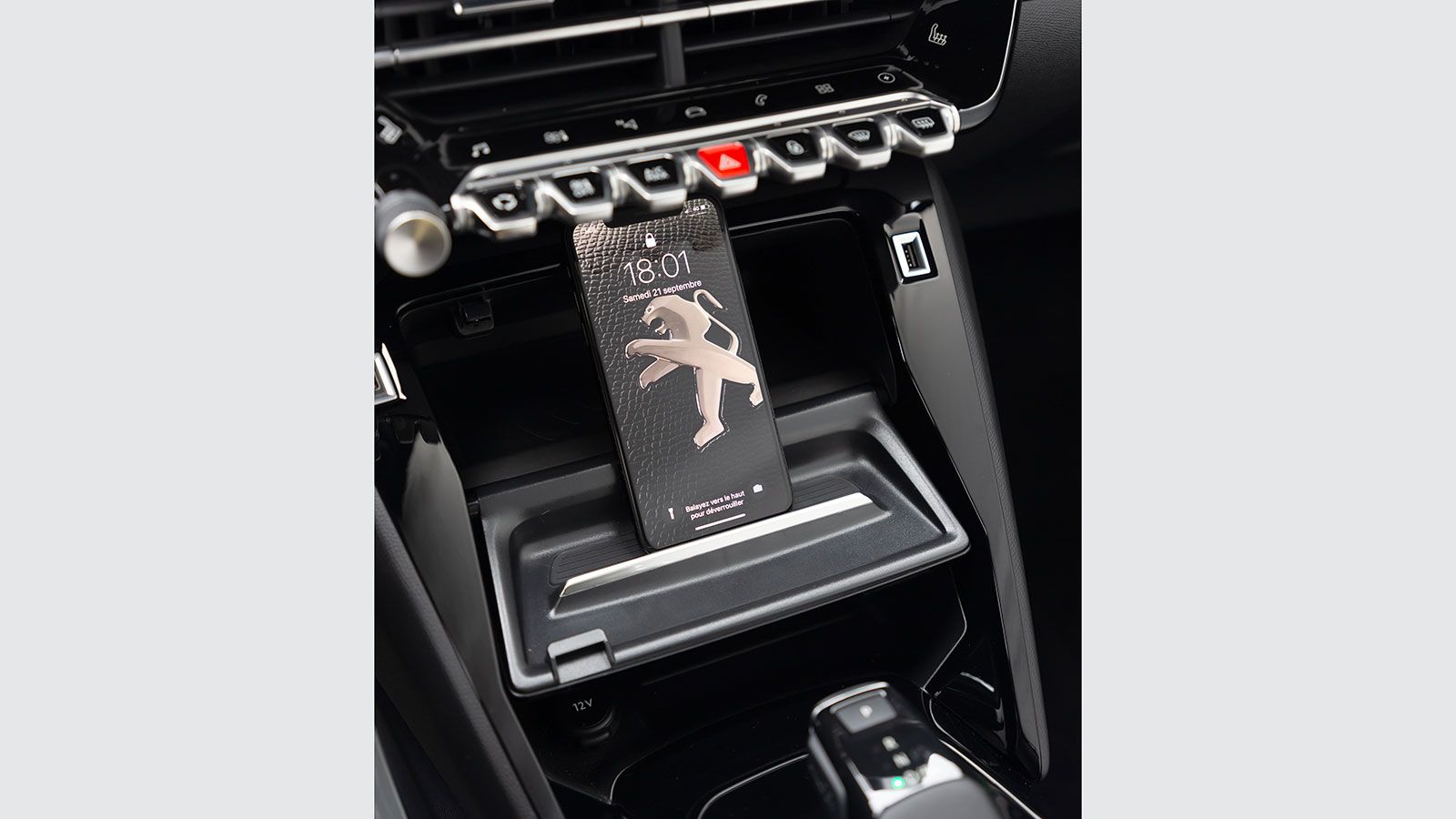 Peugeot e-208 Vs Renault Zoe