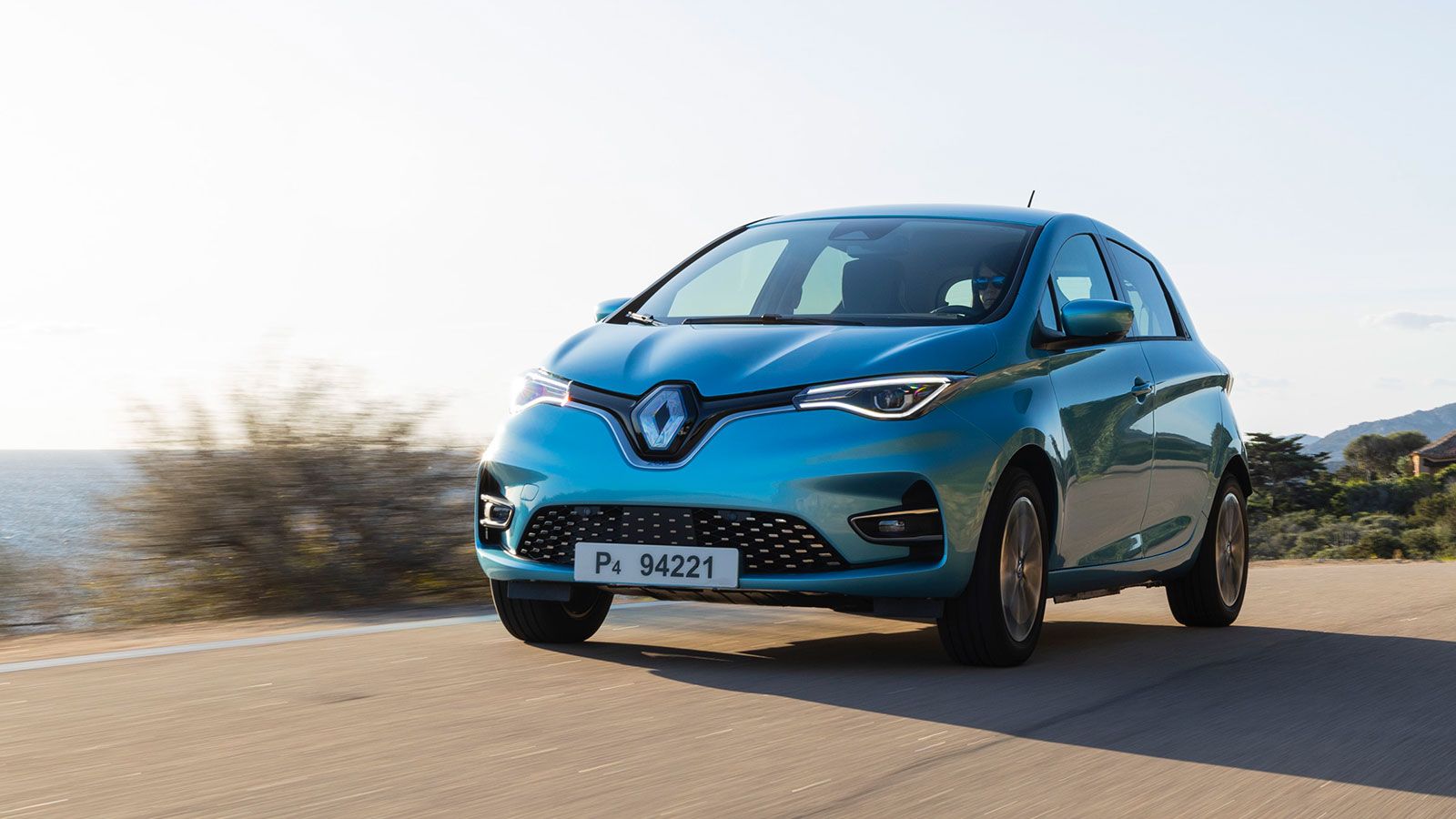 Peugeot e-208 Vs Renault Zoe