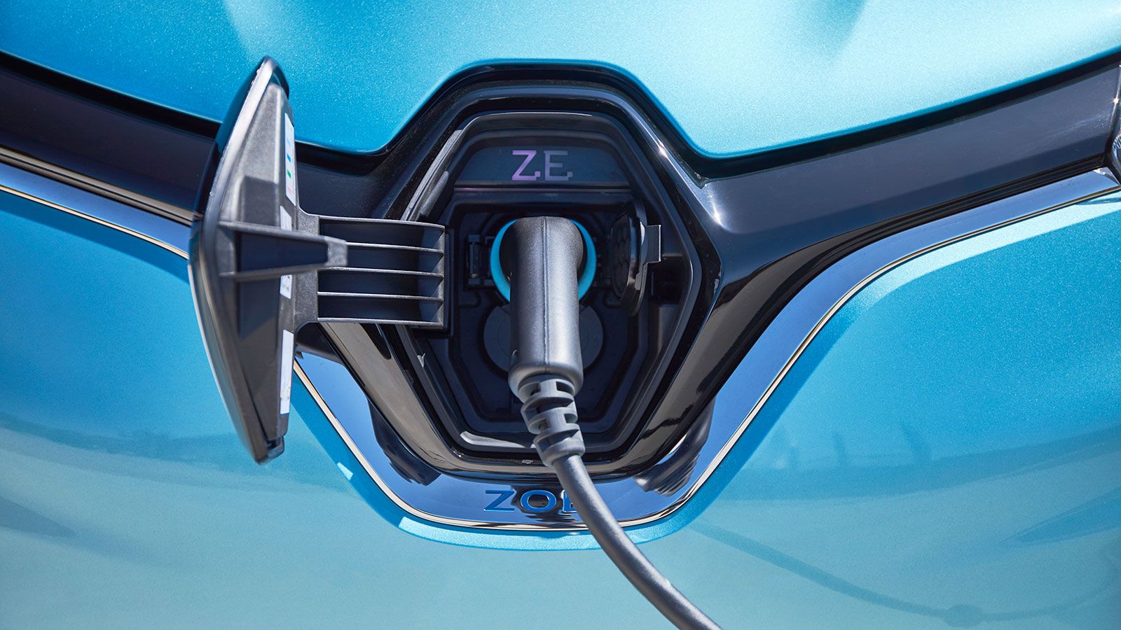 Peugeot e-208 Vs Renault Zoe