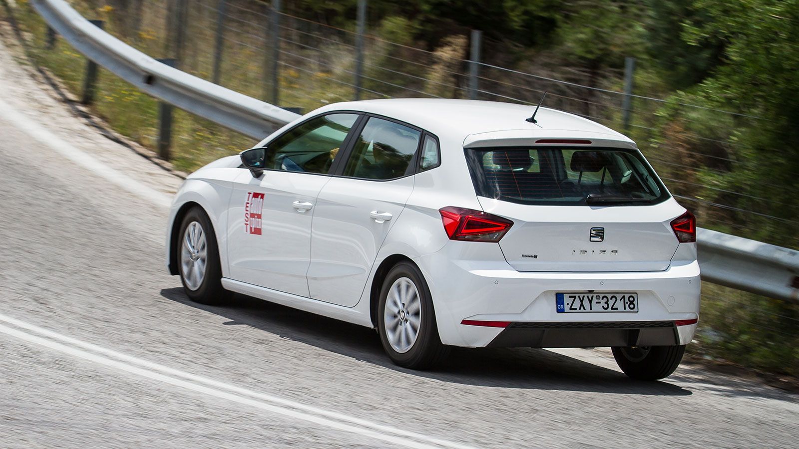 Στις ισχυρότερες εκδόσεις 115 και 150 ίππων είναι έκδηλος ο fun to drive χαρακτήρας, με μικρές κλίσεις, μεγάλη πρόσφυση και ουδέτερη συμπεριφορά.