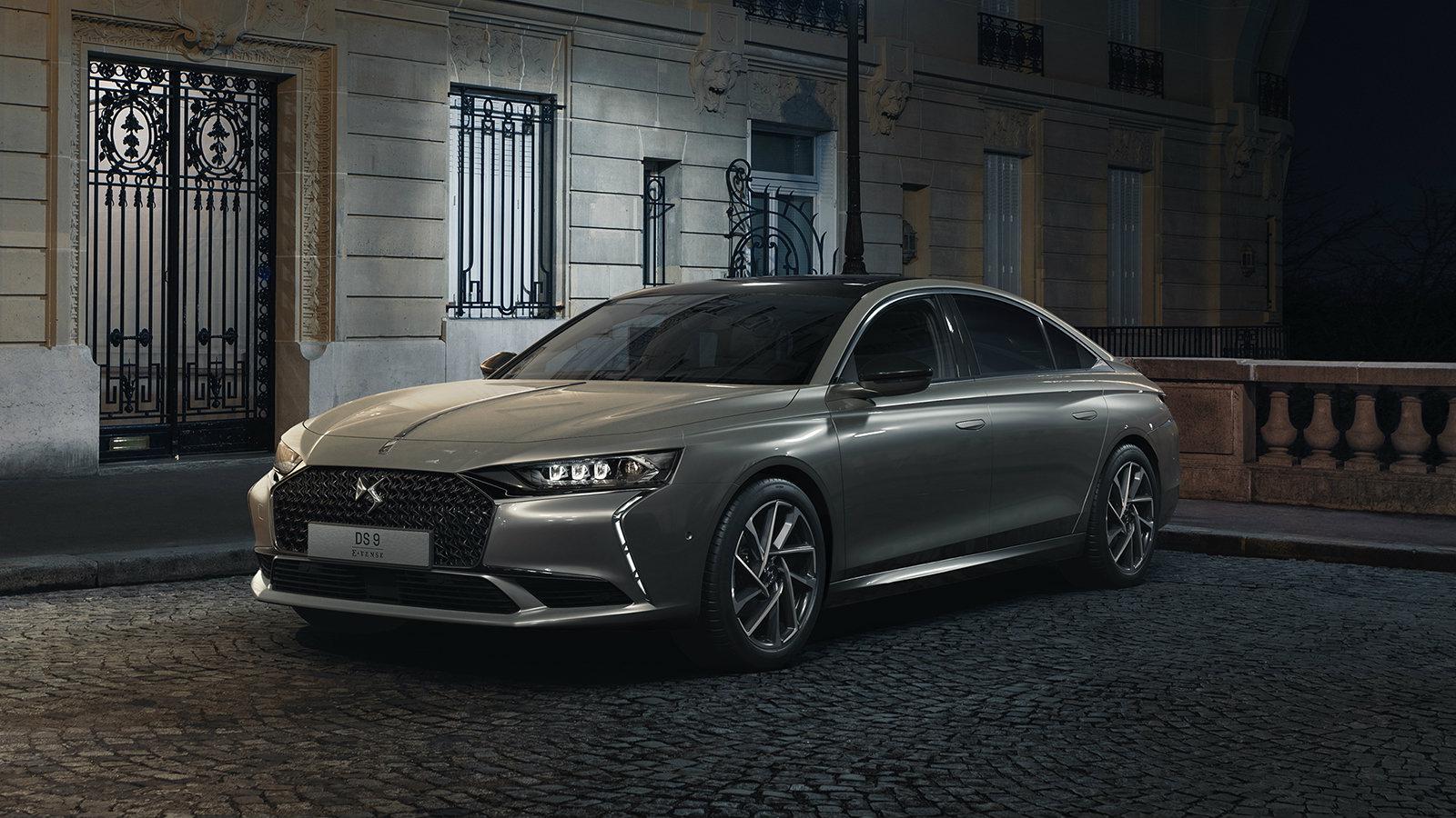 H DS μπαίνει δυναμικά στην κατηγορία των premium σεντάν με το ολοκαίνουριο «9άρι» της, εφοδιασμένο με πλούσια τεχνολογία αλλά και με Plug-in υβριδικά 