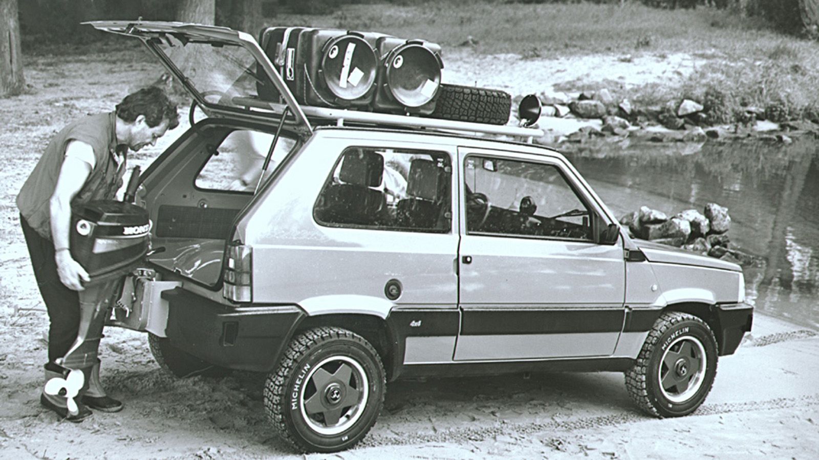 Panda 4x4 Amphibious (1986). Το Panda 4x4 μέχρι και σήμερα θεωρείται ως ένα από τα πλέον ικανά οχήματα για εκτός δρόμου διαδρομές. Το 1986 η Fiat πήγε