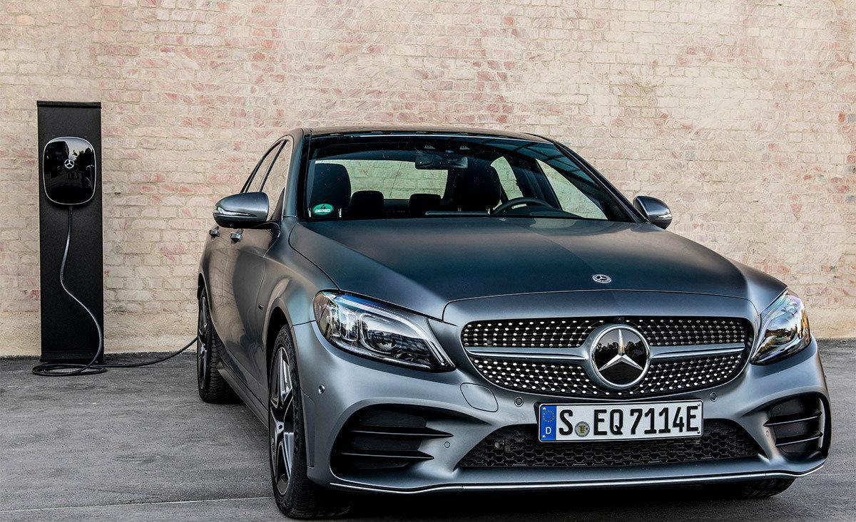 Η Plug-in  υβριδική έκδοση των C-Class Sedan και C-Class Estate αποτελεί  μια εξαιρετική επιλογή, καθώς η τεχνολογία EQ Power διατίθεται σε συνδυασμό 