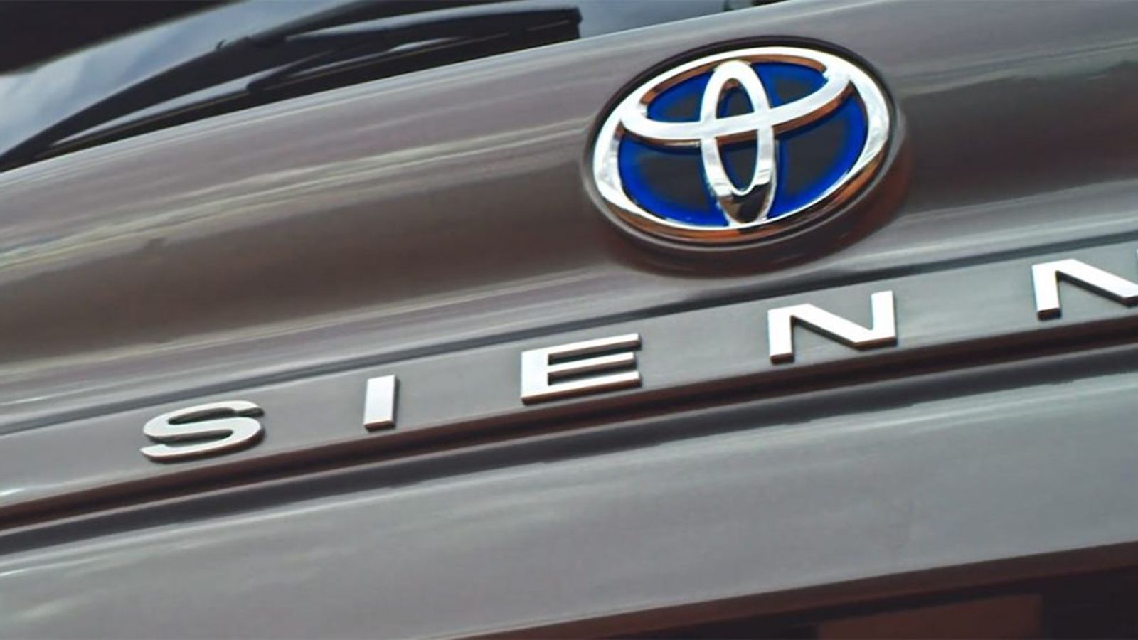 Δύο νέα υβριδικά θα παρουσιάσει η Toyota