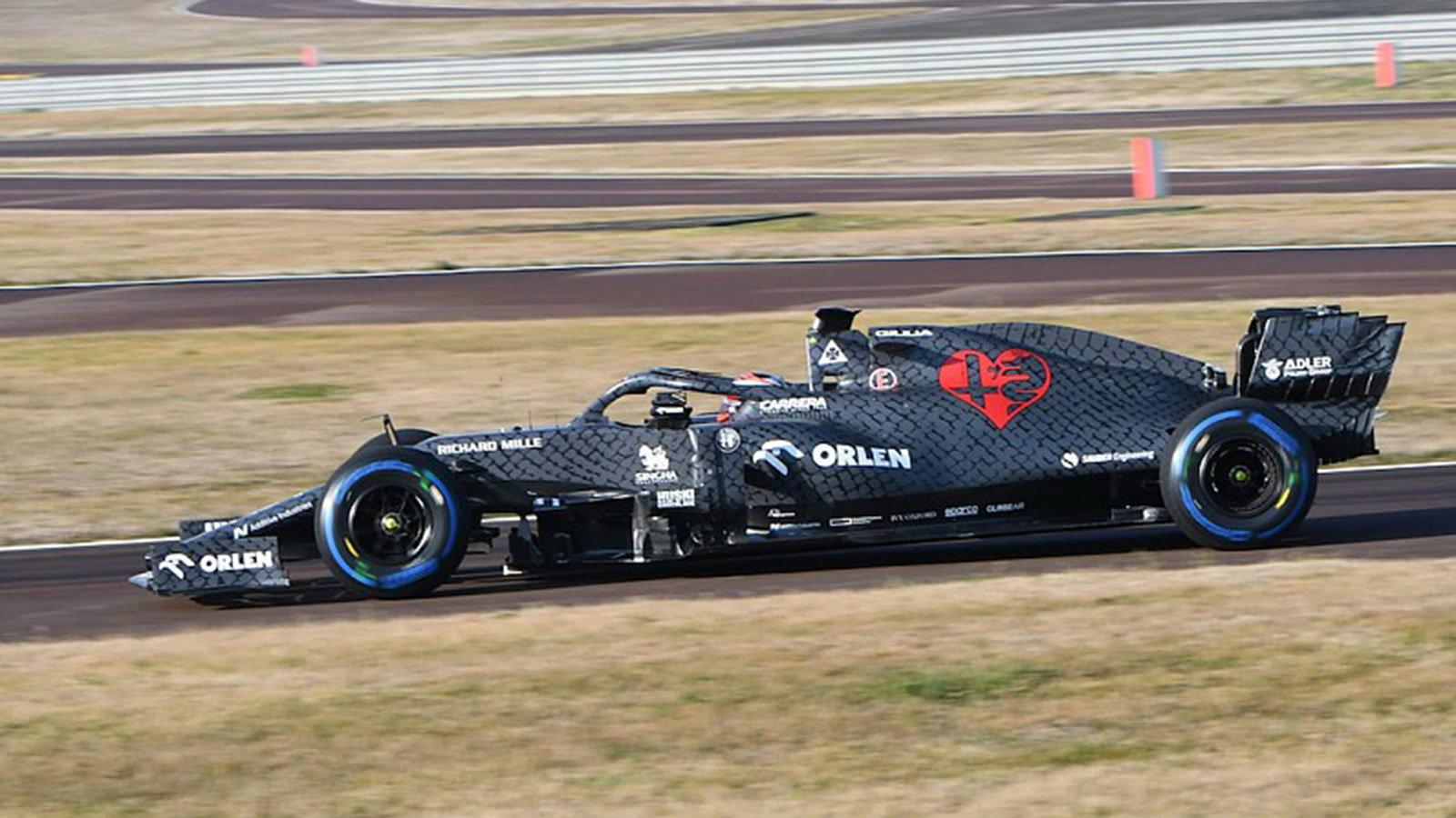 Το νέο μονοθέσιο της Alfa Romeo πέρασε στα χέρια του Kimi Raikkonen.