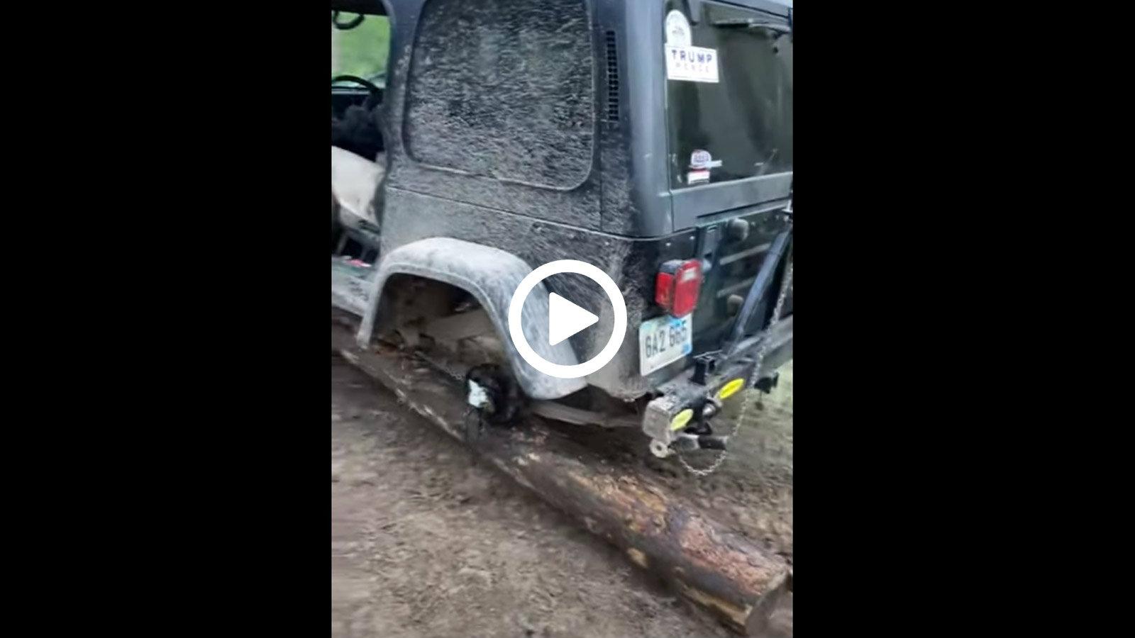 Κορμός δέντρου αντί τροχού για off-road!