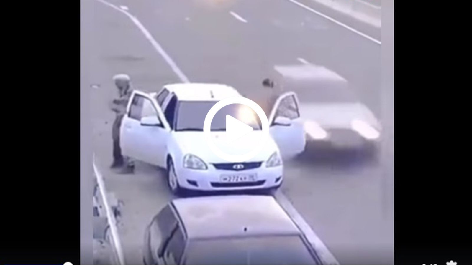 Aνοιξε την πόρτα στον αυτοκινητόδρομο χωρίς να κοιτάξει