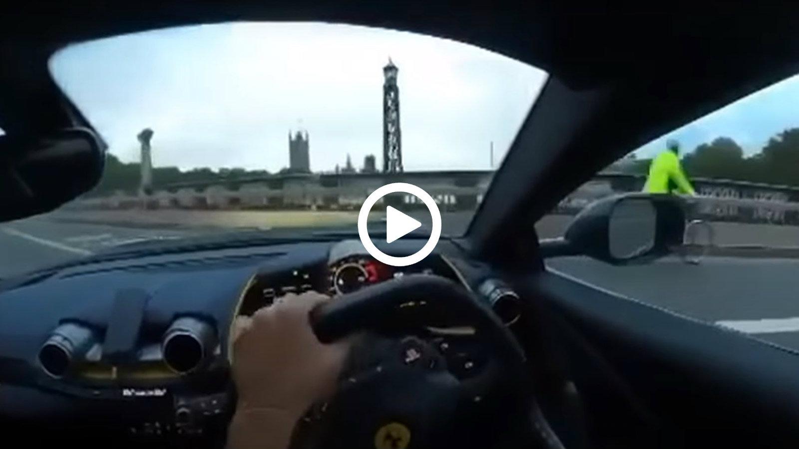 Αδέξιος οδηγός στουκάρει Ferrari 812 Superfast