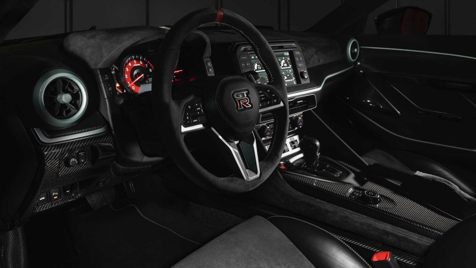 Στην πίστα με το ακριβότερο Νissan GT-R (+vid)