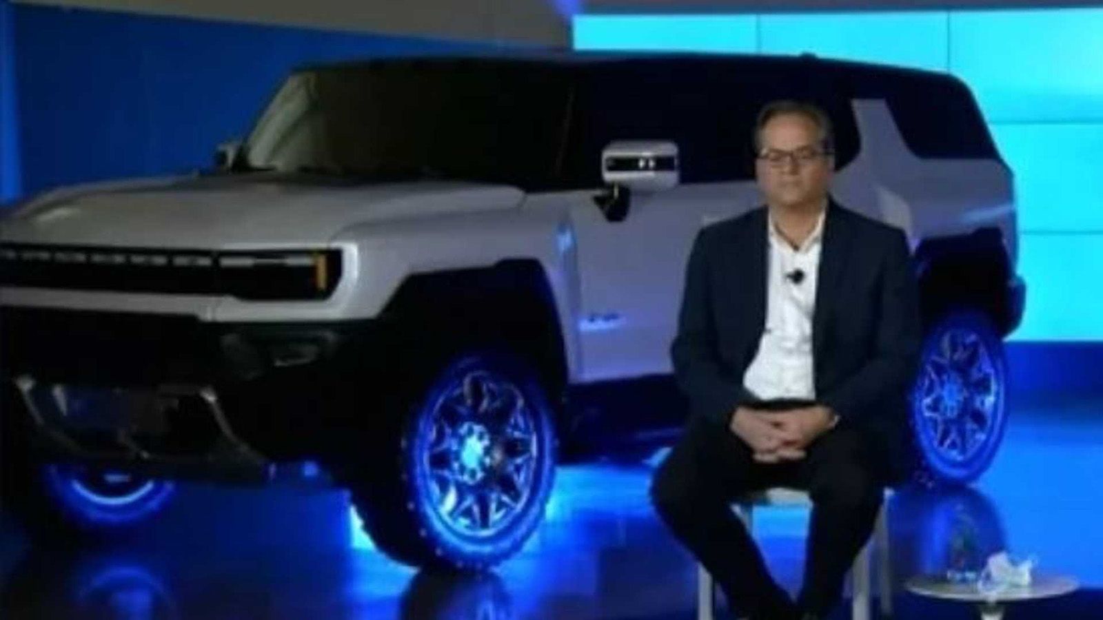 H πρώτη εικόνα GMC Hummer σε SUV.