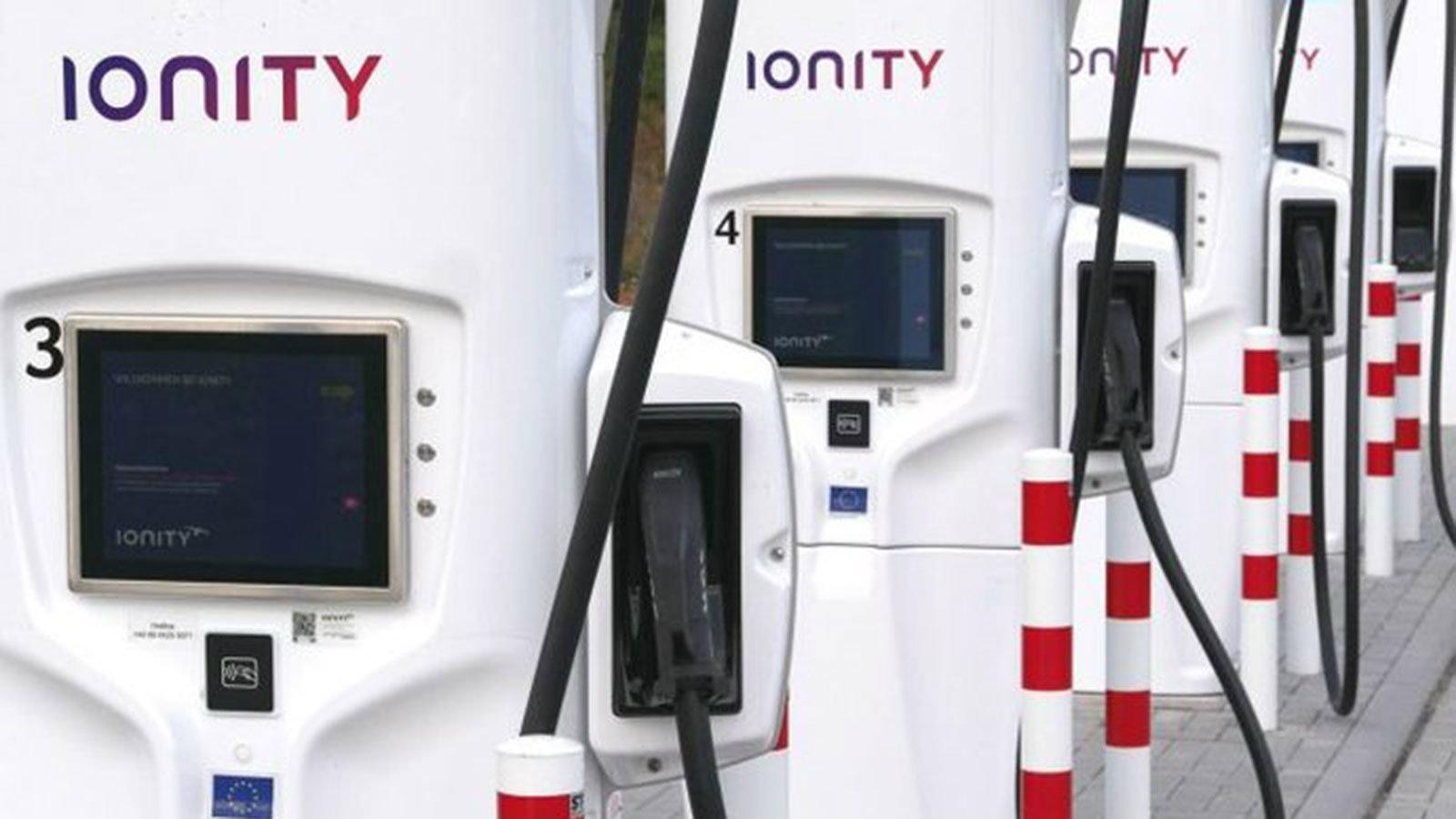 Μέχρι σήμερα το κόστος φόρτισης για ένα ηλεκτρικό αυτοκίνητο που θα χρησιμοποιούσε το δίκτυο της Ionity ανέρχονταν στα 8 ευρώ τη φορά.