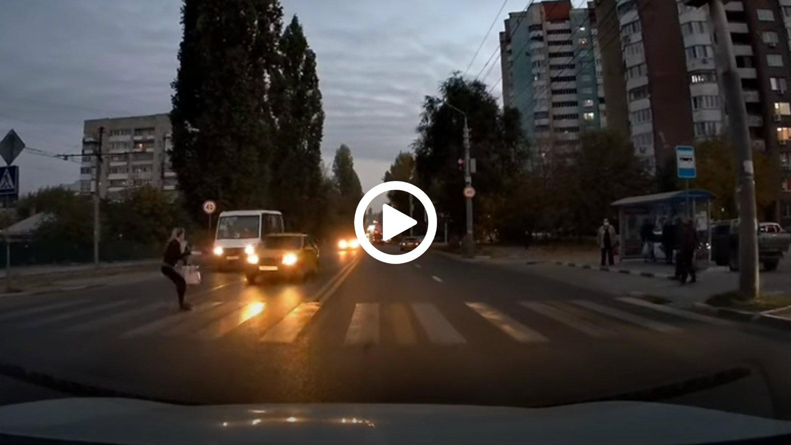 Κοπέλα σε διάβαση τα «είδε όλα»