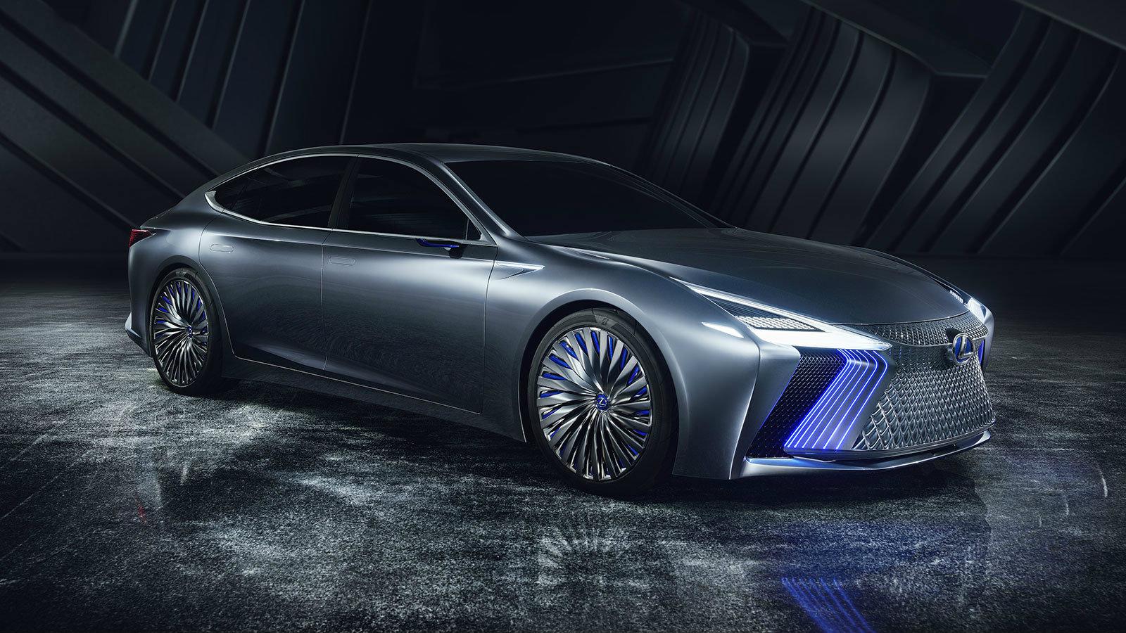 Η Lexus αποκάλυψε για πρώτη φορά τα σχέδια της να ξεκινήσει ένα αυτοκίνητο με αυτόνομη ικανότητα, το 2017, όταν παρουσίασε ένα τέτοιο πρωτότυπο του LS