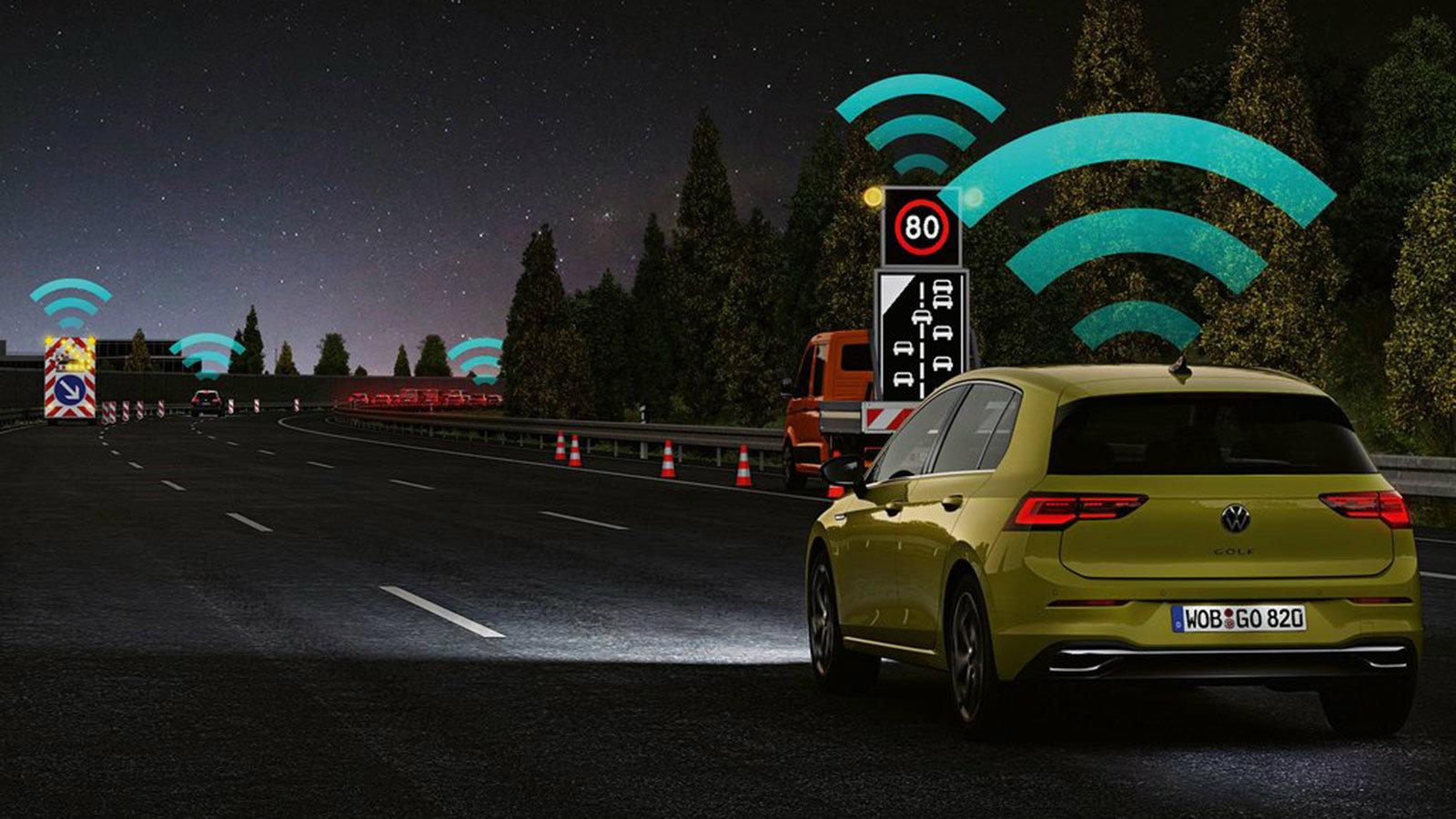 Το IQ.DRIVE μέσω WLAN προσφέρει διασύνδεση CAR2X επικοινωνώντας  με άλλα αυτοκίνητα στο δρόμο σε ακτίνα έως και 800 μέτρα προειδοποιώντας έγκαιρα για 