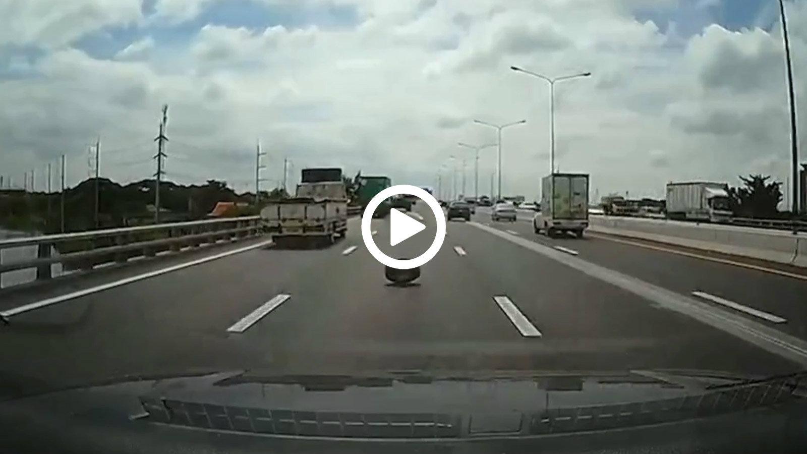 Ρεζέρβα φεύγει από Pick-Up και την «τρώει» Ι.Χ.