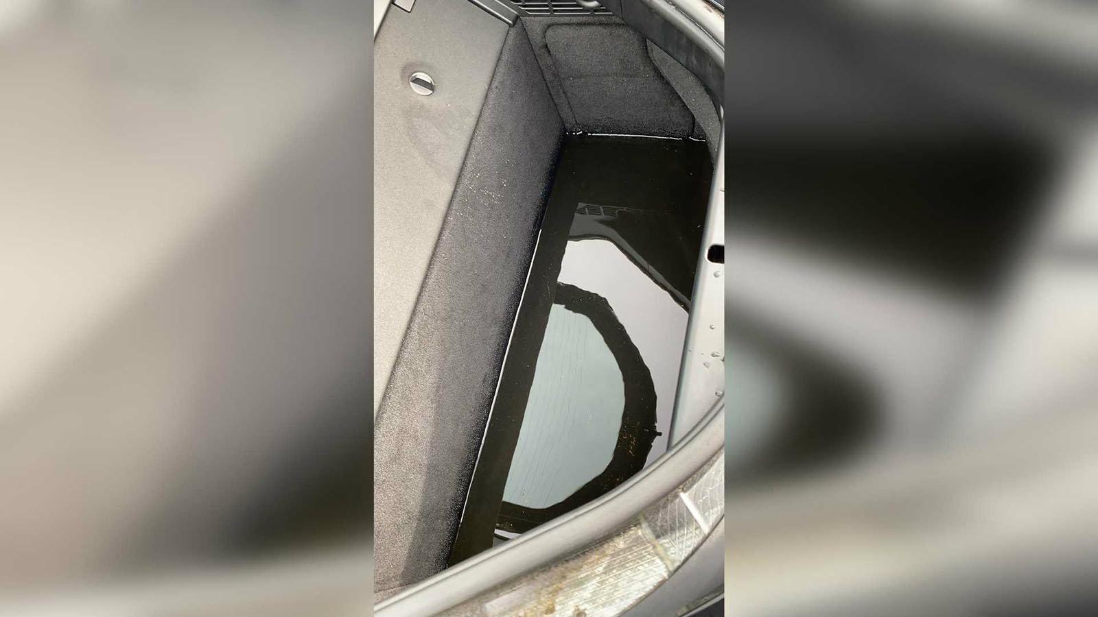 Βρήκε «πηγάδι» στο πορτ-μπαγκάζ της BMW i8