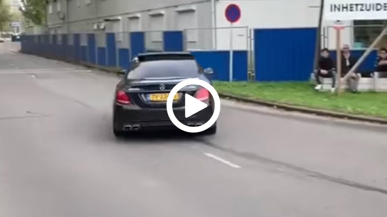 Aτζαμής καταστρέφει Mercedes-AMG C 63!