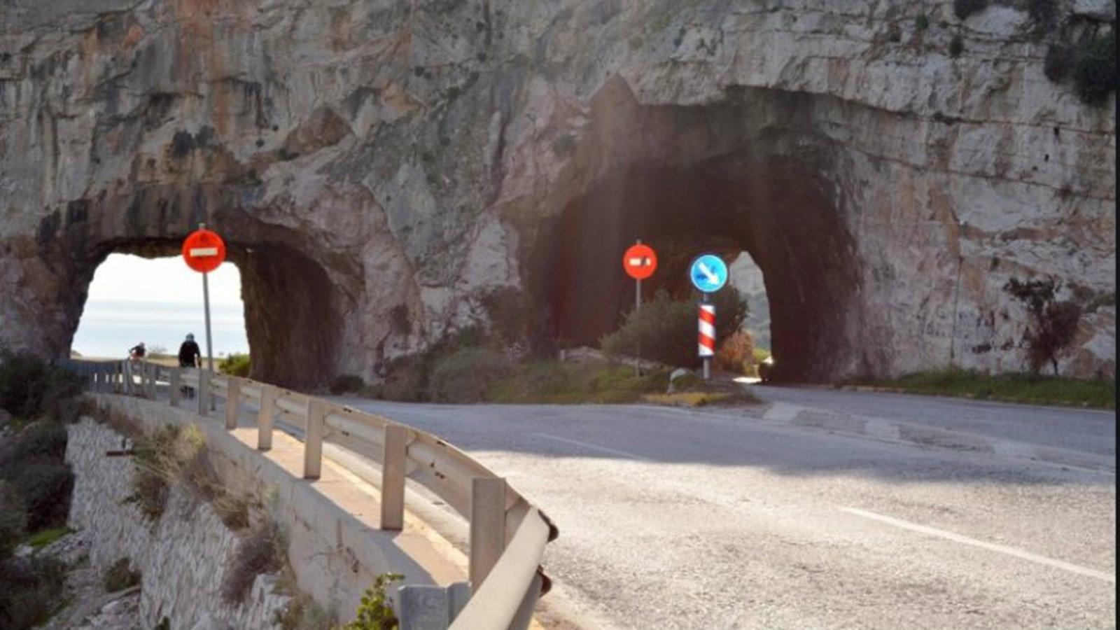 Κλειστή θα είναι για περίπου δύο εβδομάδες η Λεωφόρος Αθηνών-Σουνίου στις τρύπες του Καραμανλή.