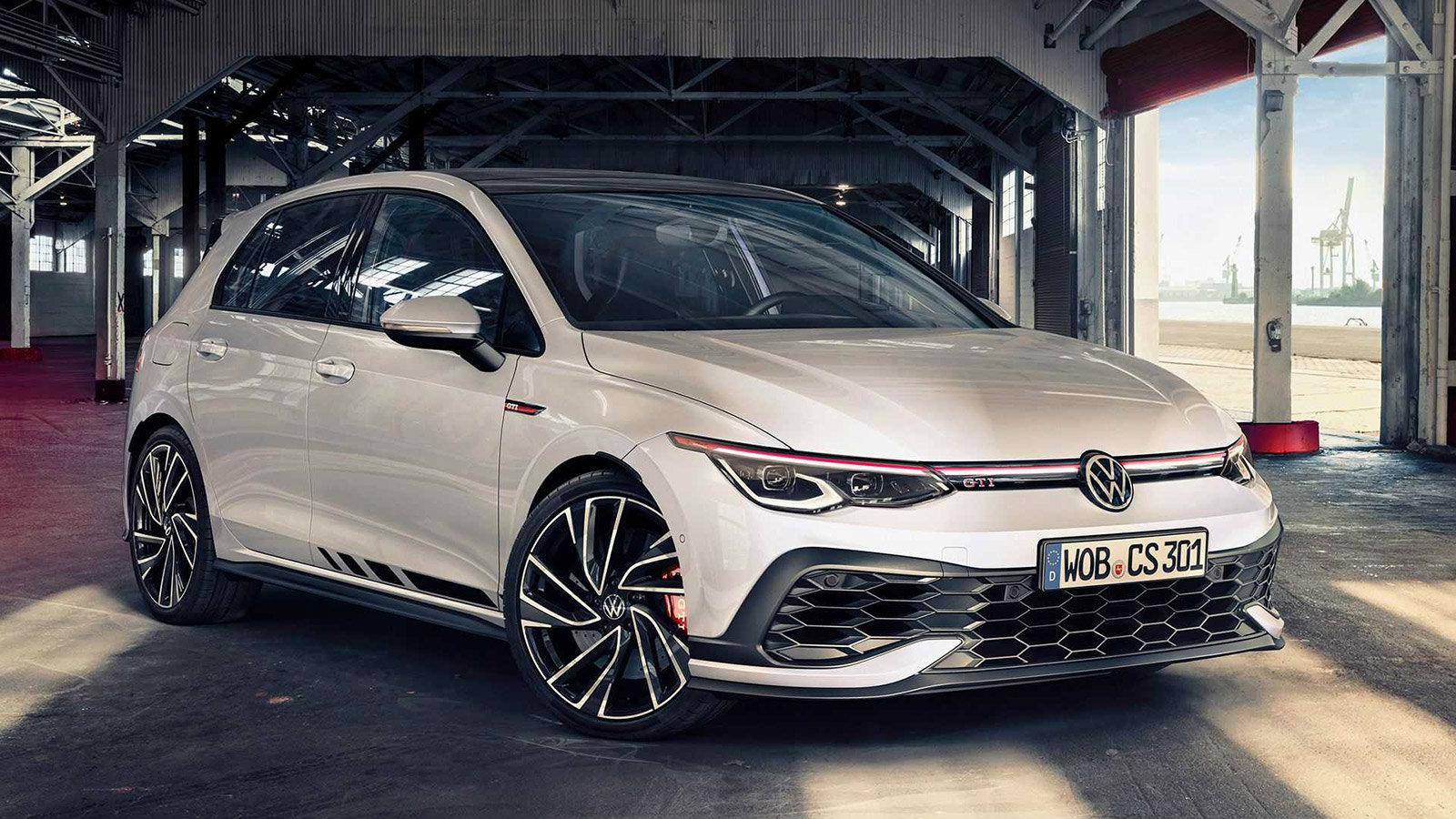 Το ντεμπούτο του κάνει το Volkswagen Golf GTI Clubsport, το οποίο με βελτιωμένο τον κινητήρα, την ανάρτηση και το τιμόνι υπόσχεται να είναι ακόμα πιο 