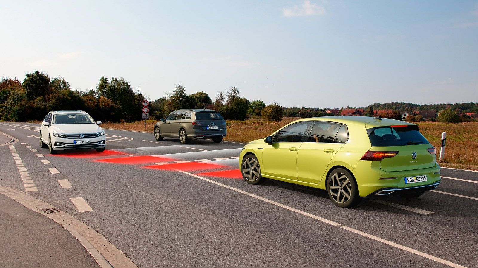 Το νέο Golf είναι, το πρώτο αυτοκίνητο της VW με σύστημα Car2X το οποίο επιτρέπει την επικοινωνία με άλλα οχήματα, που έχουν αντίστοιχο σύστημα και εί