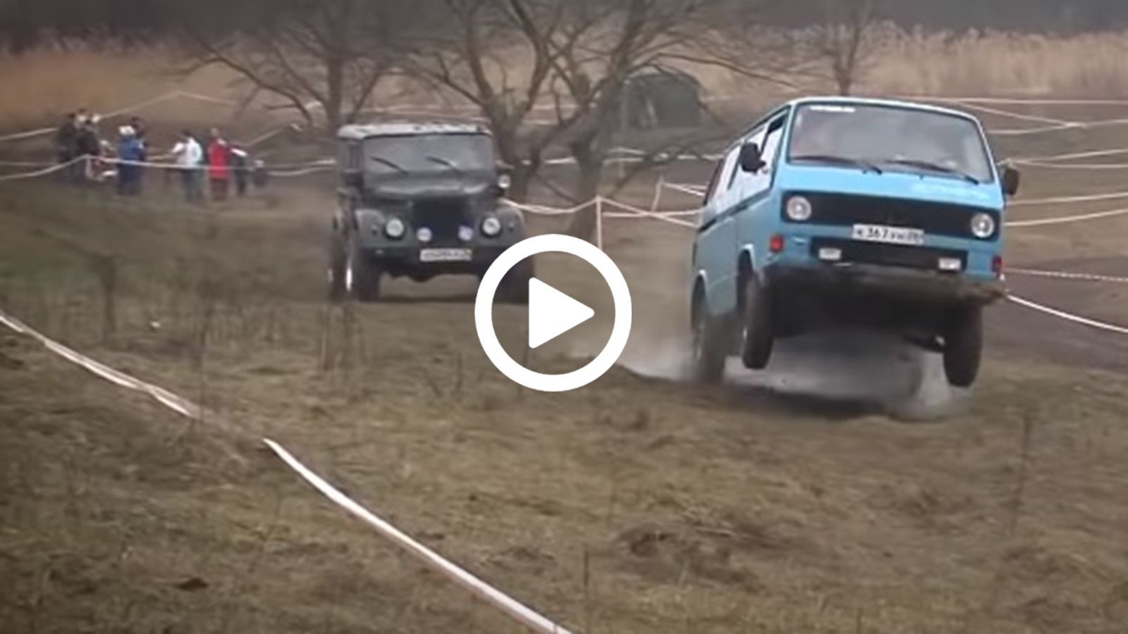VW Transporter διδάσκει Lada Niva & Jeep Wrangler