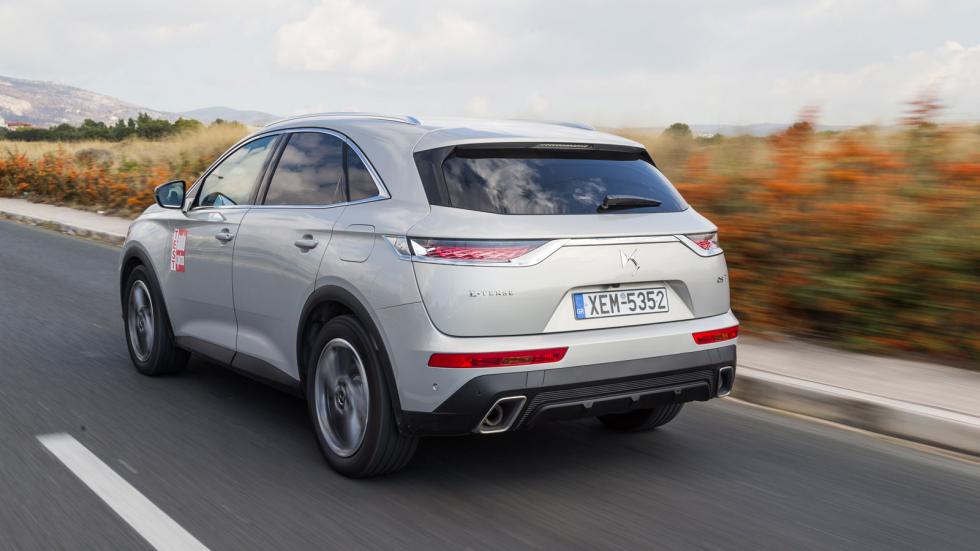 Το δικίνητο DS 7 Crossback έχει τον τρόπο να σε κερδίζει με την αποτελεσματικότητά του, την προοδευτικότητα της υποστροφής όταν πιεστεί και γενικότερα