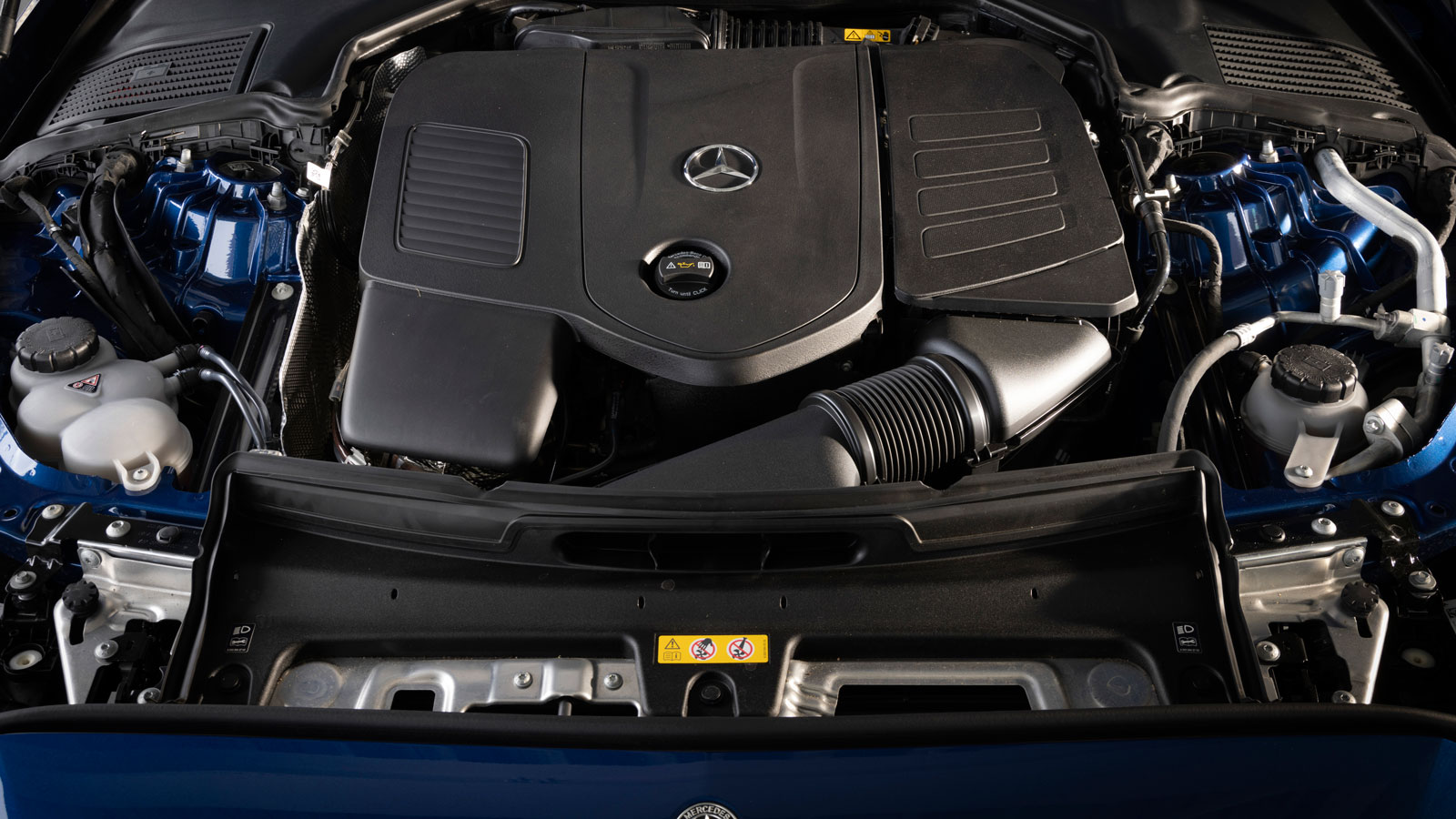 Πιο πολιτισμένος σε λειτουργία ο βενζινοκινητήρας των 204 ίππων. Για να πας σβέλτα πρέπει να έχεις τις στροφές σχετικά ψηλά. Καλύτερος σε ροπή ο 2λιτρ