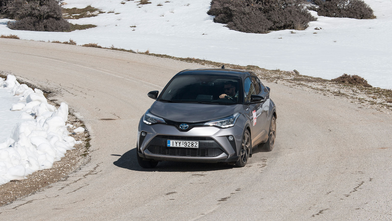 Οι επιδόσεις της υβριδικής έκδοσης με τα 122 άλογα είναι μετριοπαθείς, αλλά η αίσθηση του συνόλου και το πάτημά του στο δρόμο σε προκαλούν να κινηθείς