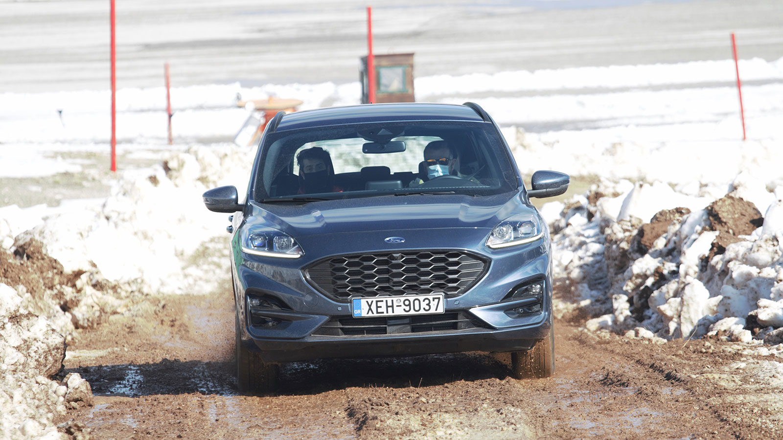 Στο ανηφορικό κομμάτι με περιορισμένη πρόσφυση το Kuga δεν δυσκολεύτηκε καθόλου να αναρριχηθεί, 
ωστόσο οι κραδασμοί της ανάρτησης γίνονται 
περισσό