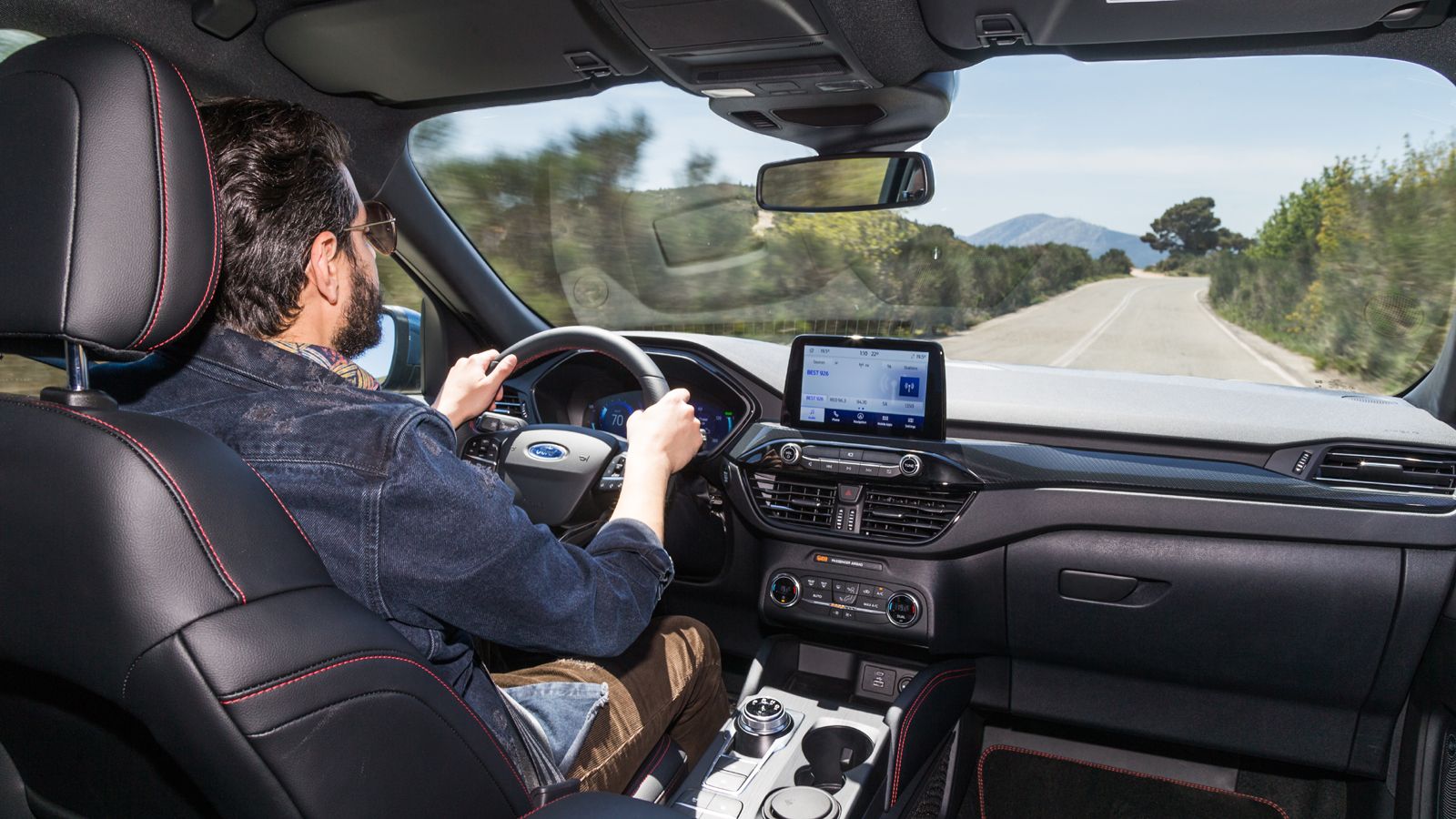 Το πακέτο συστημάτων υποβοήθησης Ford Co-Pilot 360 συνδυάζει ένα πλήθος τεχνολογικών συστημάτων που, όλα μαζί, συνεργάζονται για να κάνουν την οδηγική