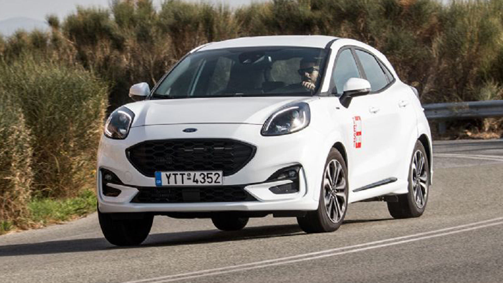 To Ford Puma έχει ως πλεονέκτημα πως μπορεί να κινηθεί με άνεση και εκτός δρόμου.