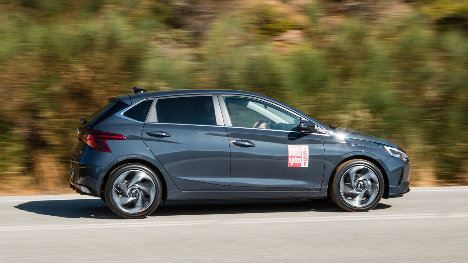 Το Hyundai i20 1,0 T-GDi με τα 100 άλογα διατίθεται και με 48-βολτο ήπια υβριδικό σύστημα, που συνδυάζεται με iMT χειροκίνητο κιβώτιο, και ηλεκτρονικά