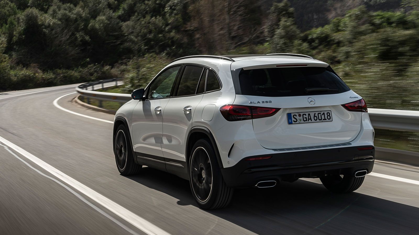 To Plug-In Hybrid σύστημα της Mercedes χρησιμοποιεί μεγαλύτερης χωρητικότητας μπαταρίες και προσφέρει μεγαλύτερη ηλεκτρική αυτονομία και χαμηλότερη κα