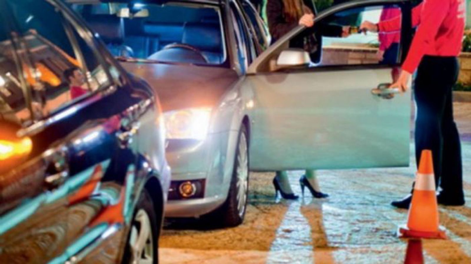 Συλλήψεις για παράνομη παροχή υπηρεσίας στάθμευσης έξω από μαγαζιά