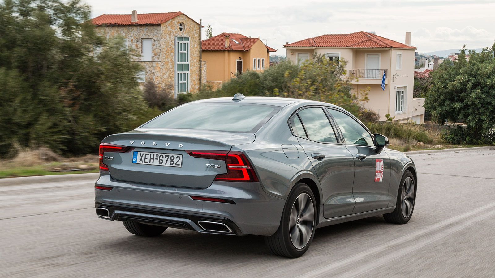 Το S60 διακρίνεται για την εξαιρετικά ήσυχη και ποιοτική του κύλιση, με την ανάρτηση να αποδεικνύεται άκρως αποτελεσματική στη λείανση των ανωμαλιών. 