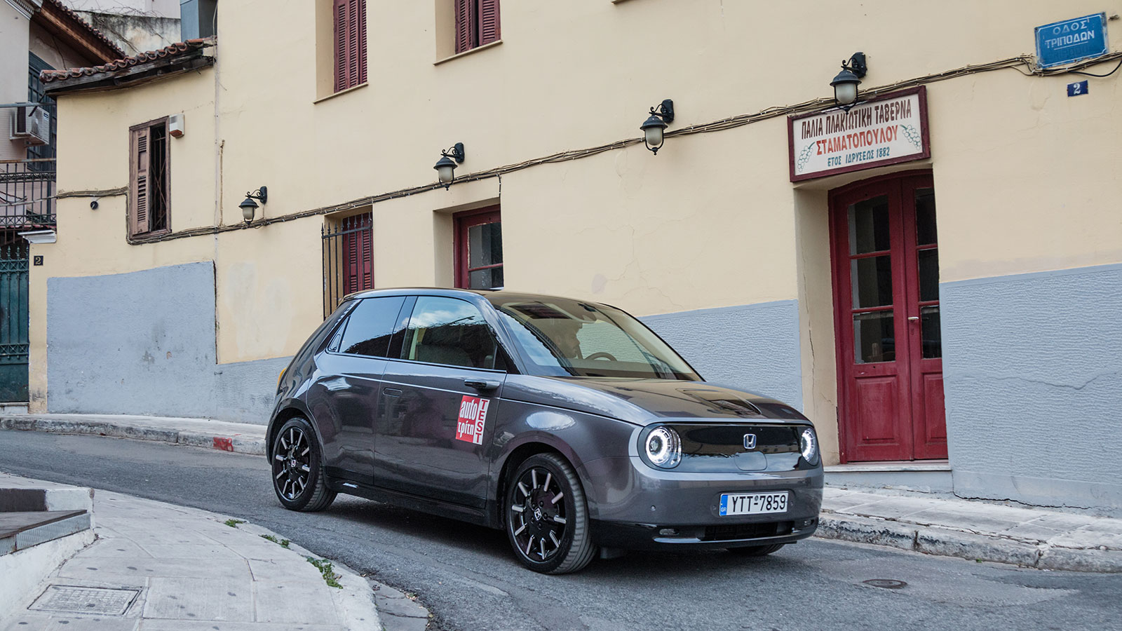 Tο Honda e είναι εξοπλισμένο με έναν ηλεκτροκινητήρα τοποθετημένο στον πίσω άξονα, ο οποίος στην έκδοση της δοκιμής μας αποδίδει 154 ίππους με 315 Nm 