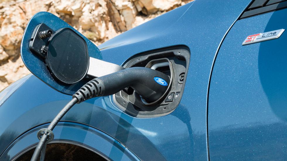 Test οικονομίας: Γίνεται το Ford Kuga PHEV να «καίει» σαν… scooter; 