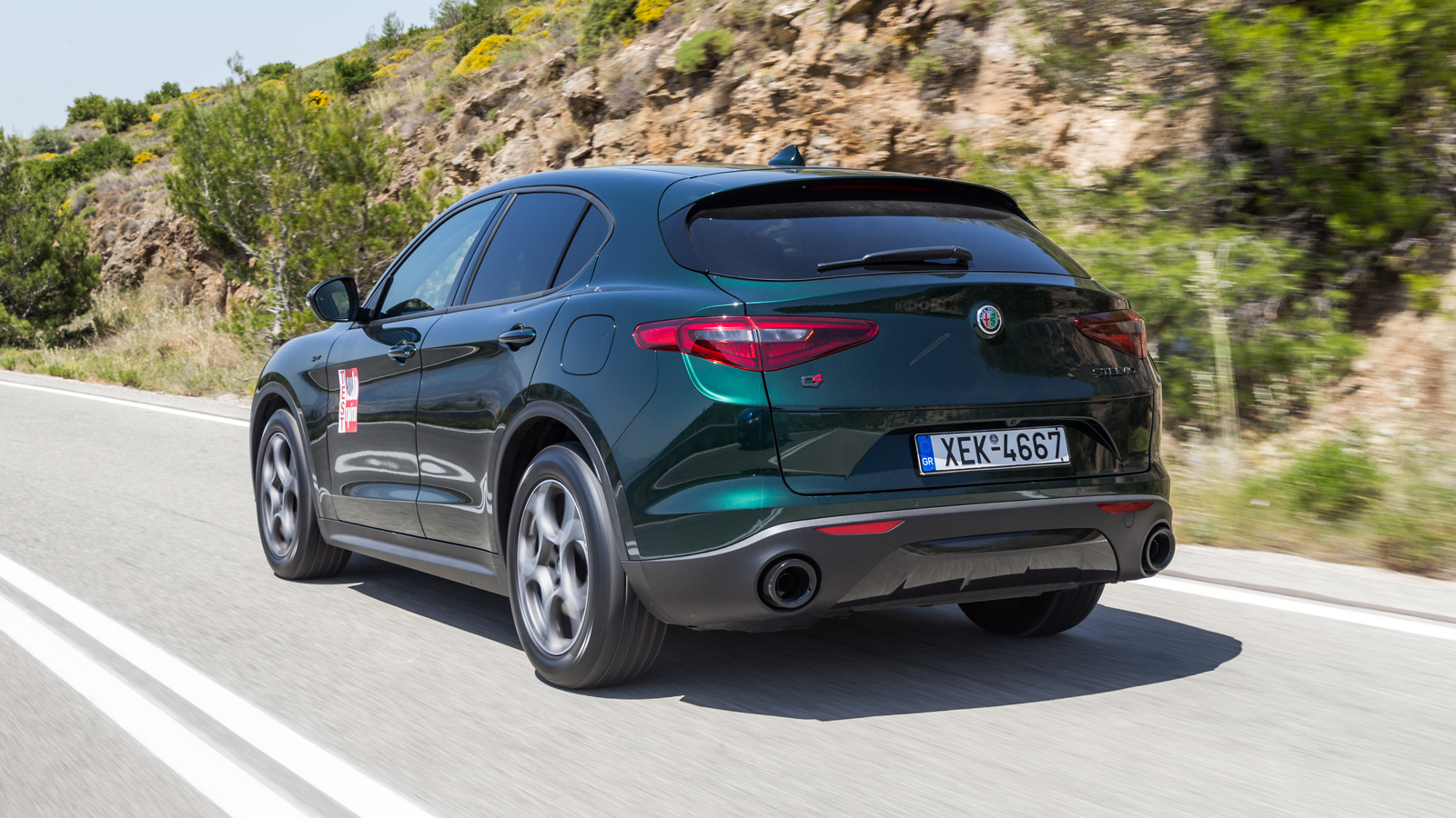 Alfa Stelvio Sprint: 4κίνητη, πάει «σφαίρα» & «καίει» 7,5 λίτρα!
